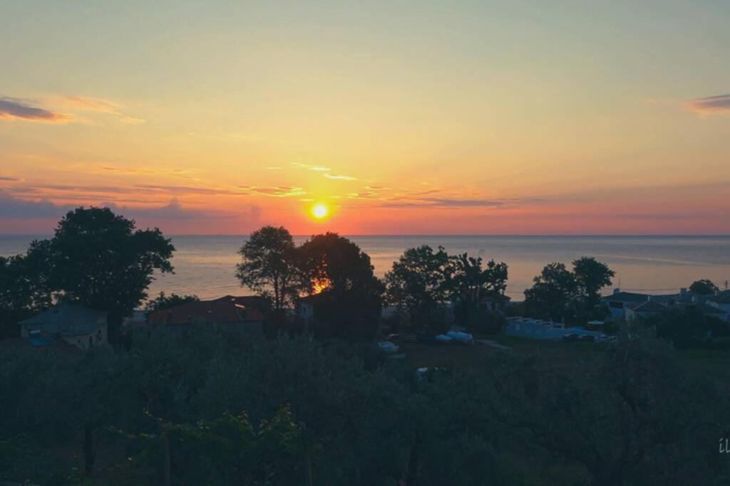 Olivia'S Guest House โคเรฟตอน ภายนอก รูปภาพ